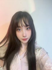 态度挺好的小美女