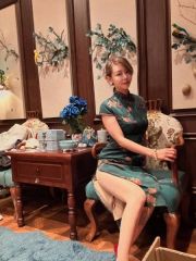 服务系丰韵长腿御姐