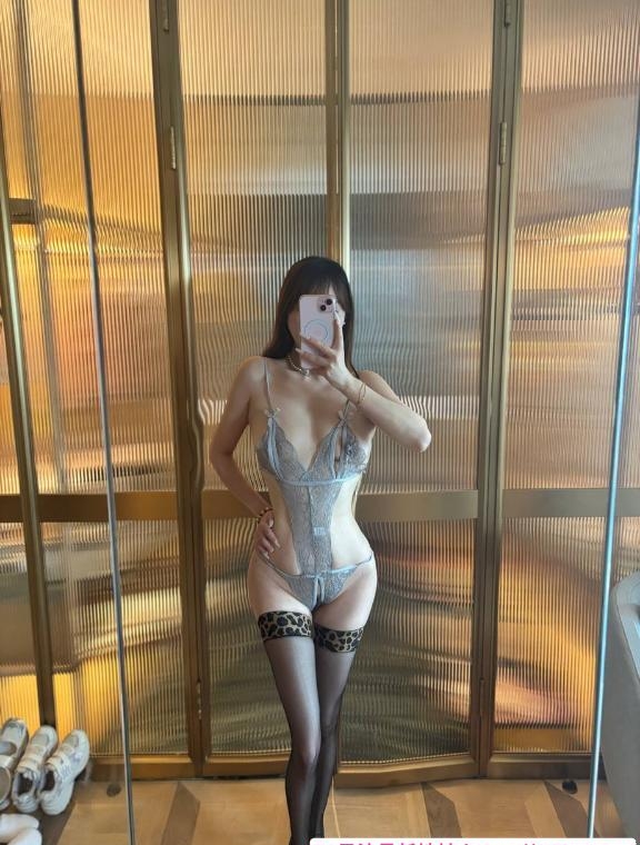 性感身材翘臀老师   