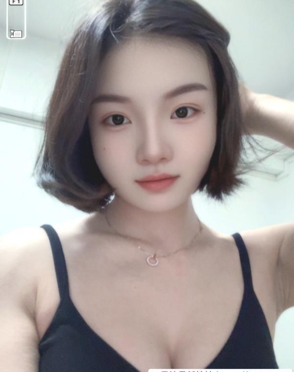 古镇好身材美女 