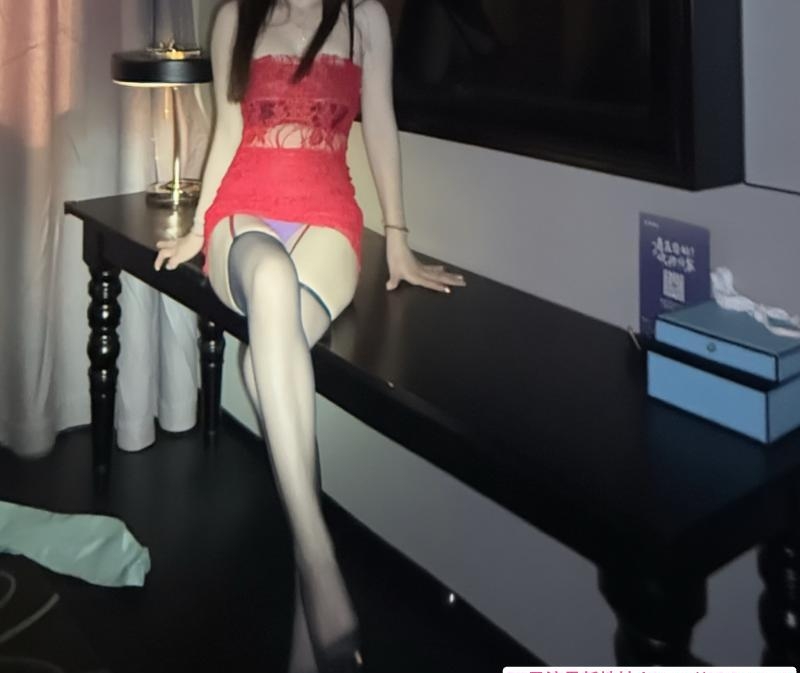 白云蜜桃臀诗诗  