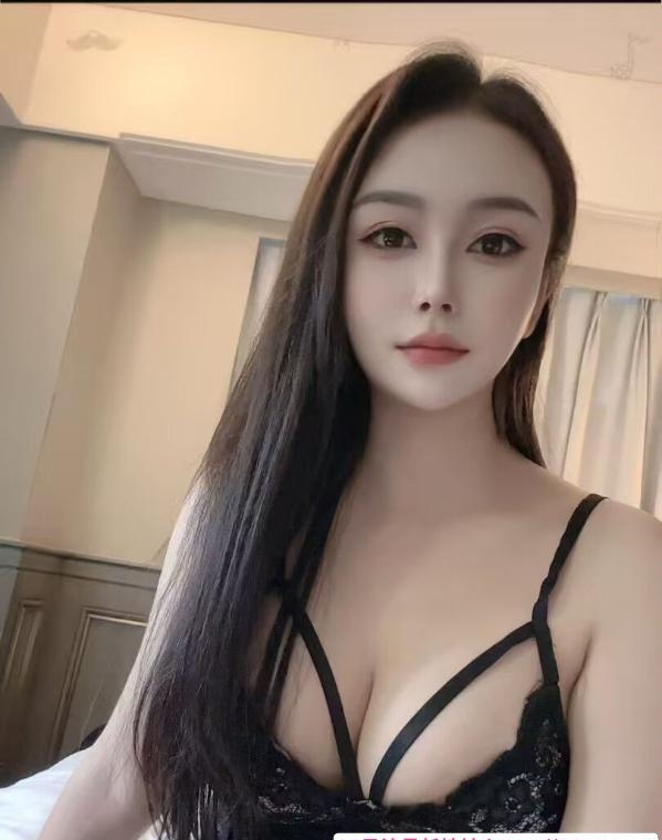 市中心大胸林婉清