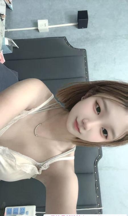 08三点粉白虎妹妹   