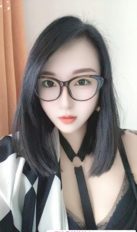 眼镜老师是骚货   