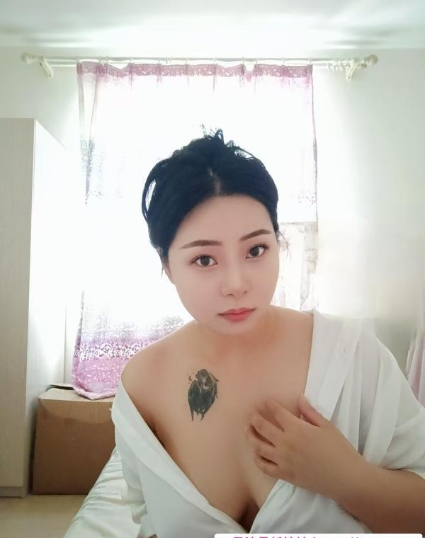 服务系大胸芊儿   