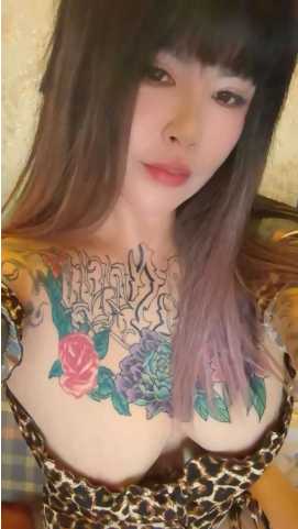 南阳卧龙纹身大奶少妇