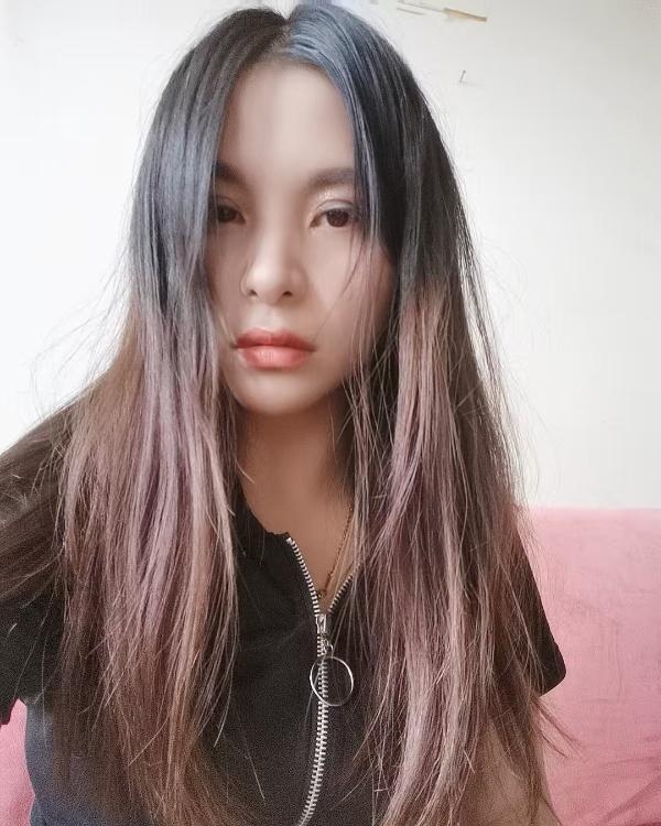 汉口火车站小女人