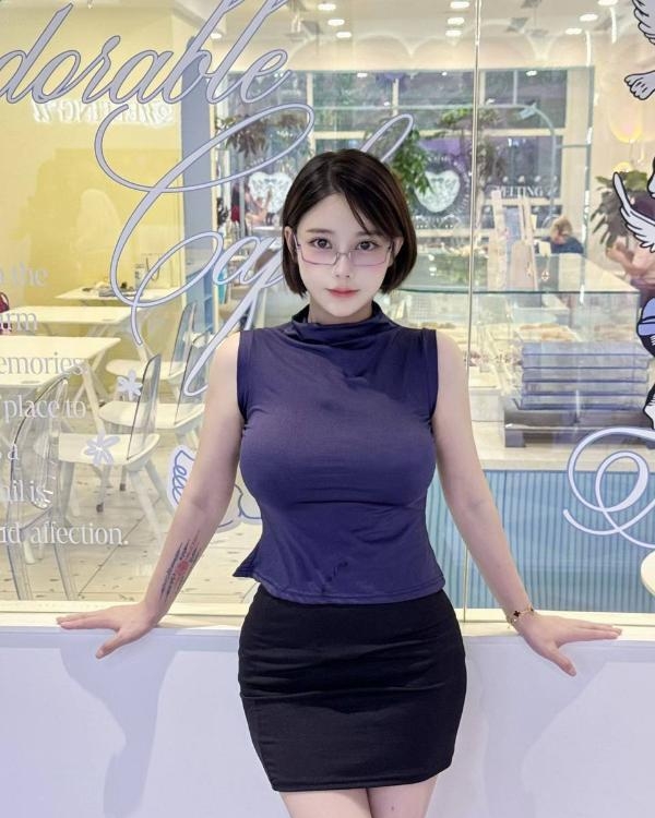 短发大胸风骚老师