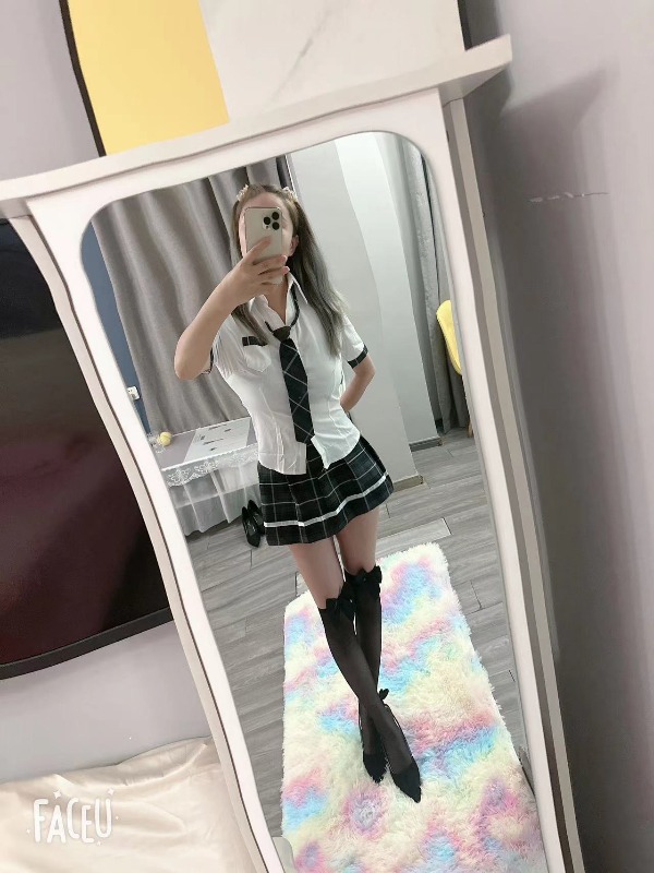 清纯制服小美女