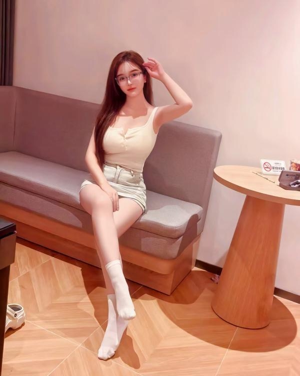 海珠可欣肤白前凸后翘