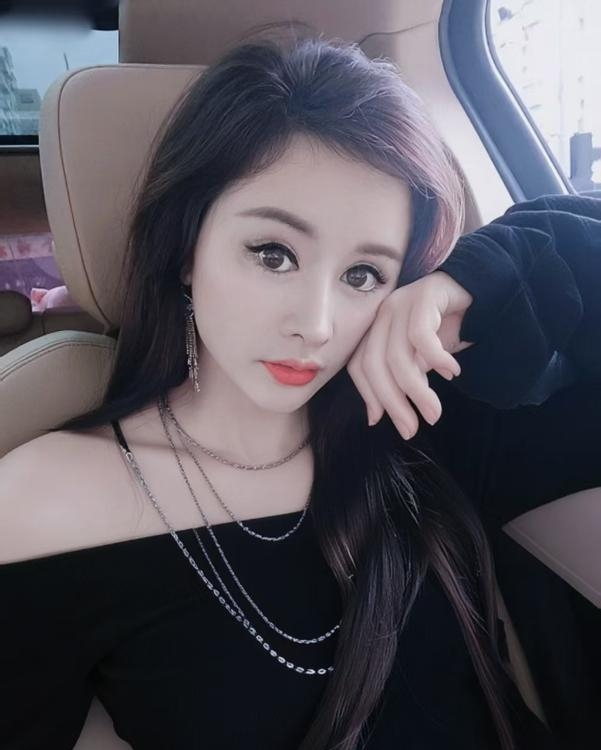 气质美女安妮娜