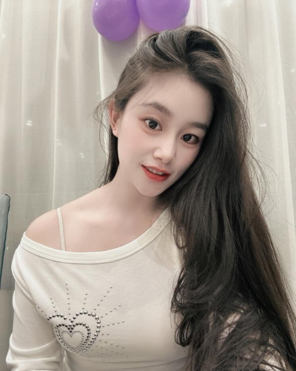 园区可爱漂亮女孩