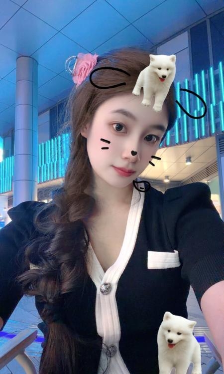 园区可爱漂亮女孩