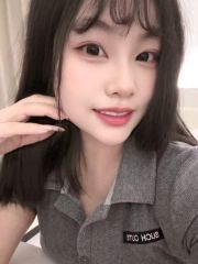 甜美且巨乳的伊伊