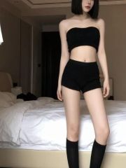 包和很飒的短发妹妹