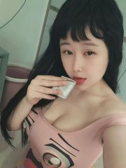 反食娃娃脸大奶少妇